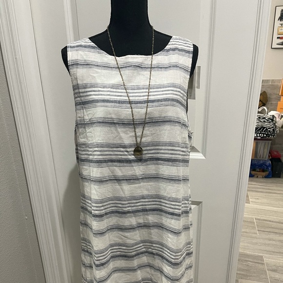 Beach Lunch Lounge Dress. - Picture 2 of 8